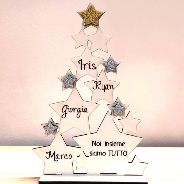 Albero di Natale in legno personalizzato con nomi famiglia