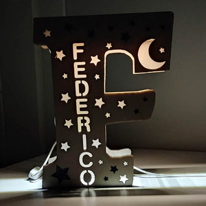 Lampada LED in legno personalizzata con lettera iniziale
