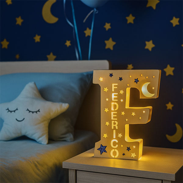 Lampada LED in legno personalizzata con lettera iniziale