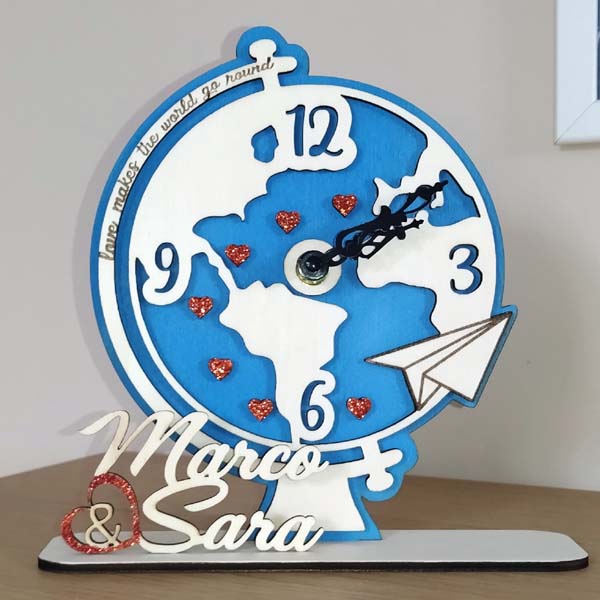 Orologio artigianale in legno con forma mappamondo idea regalo per innamorati San Valentino