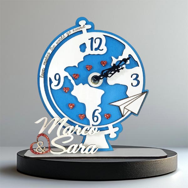 Orologio artigianale in legno con forma mappamondo idea regalo per innamorati San Valentino