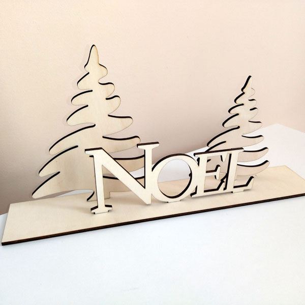Alberi di Natale con scritta "Noel" in legno