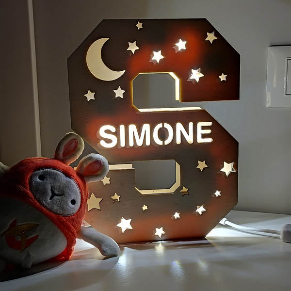 Lampada LED in legno personalizzata con lettera iniziale